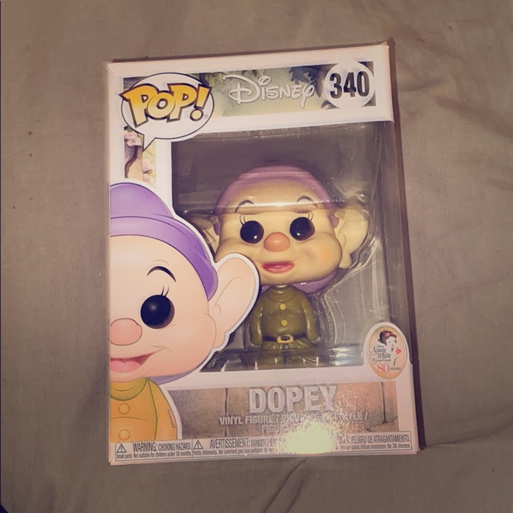 Dopey don Snow White pop